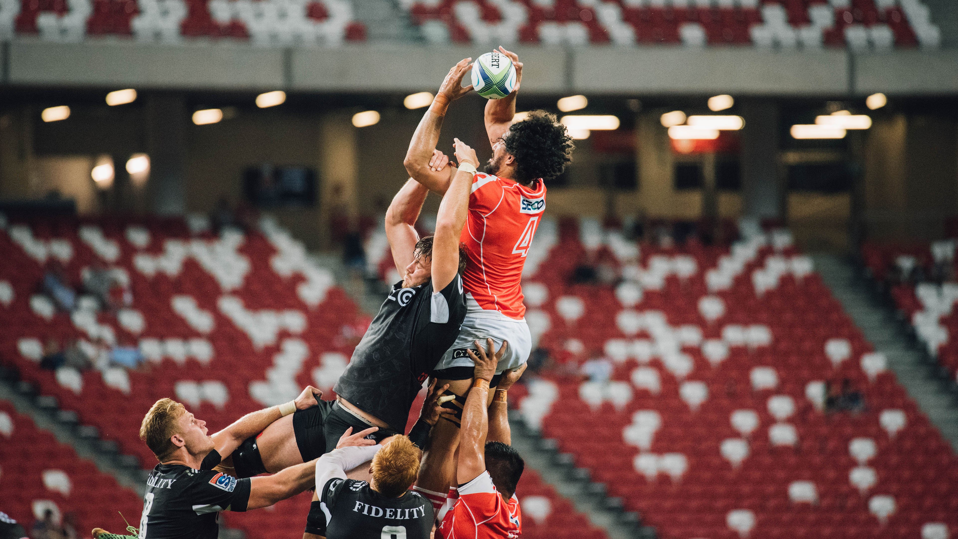 引擎轰鸣与终场哨响，当F1新赛季揭幕战遇见北京队压哨绝杀